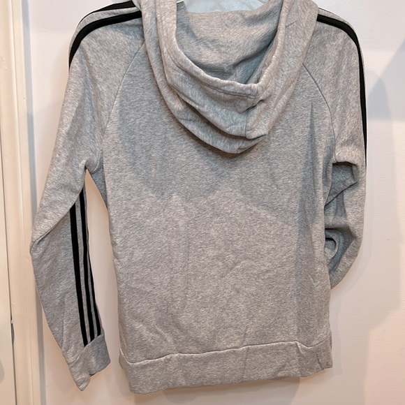 🩶🖤Adidas Pullover Gray and Black Sweatshirt in Size Small Like New - Picture 3 of 6